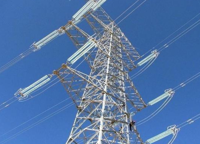 架空輸電線路是電力體系與輸電網絡的主要組成.jpg
